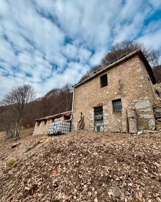 Rustico panoramico con ampio terreno Val Taleggio