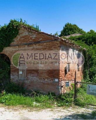 Rustico / Casale di 649 m² con più di 5 locali a V