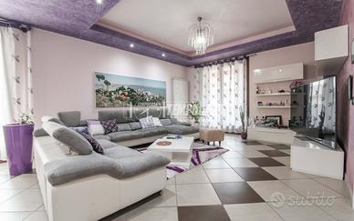 VILLA SINGOLA CON GIARDINO, TERRAZZO E BOX DOPPIO