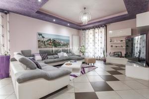 VILLA SINGOLA CON GIARDINO, TERRAZZO E BOX DOPPIO