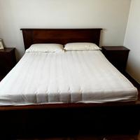 Letto completo di comodini e cassettone