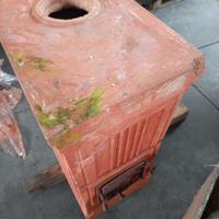 stufa a legna in cotto .