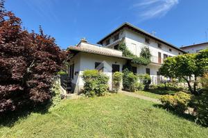 PORZIONE DI BIFAMILIARE A CALCO