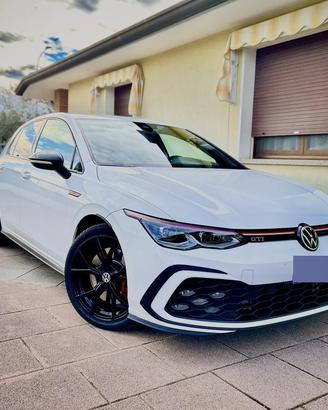 VOLKSWAGEN GOLF 8 GTi