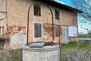 Porzione di casa con terreno di 800mq