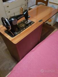 MACCHINA DA CUCIRE A PEDALE
