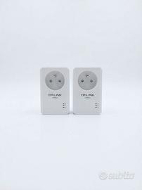 Adattatore Powerline AV200 con Presa Passante