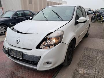 Renault Clio anno 2012 ricambi usati