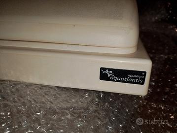 acquario da 60 litri circa con coperchio bianco