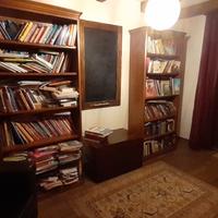 2 librerie grandi con scrivania e sedia