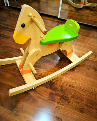 Cavallino a dondolo in legno – Bambini 1–3 anni