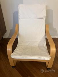 Sedia Poang Ikea bambino con rivestimento bianco