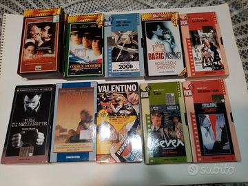 39 vhs e  un cofanetto completa di Stanlio e Ollio