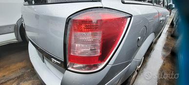 OPEL ASTRA STATION WAGON 2008 - STOP POSTERIORE DE