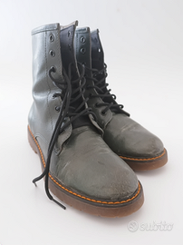 Anfibi verdi in pelle