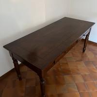 Tavolo in legno intarsiato