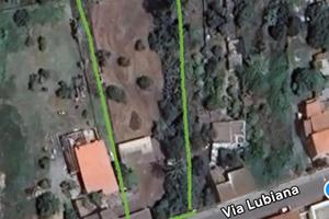 Ampio terreno con rustico