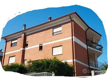 Villa Palazzina di 3 piani e 1000 m2 di Giardino