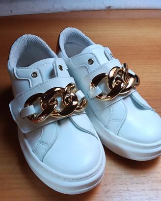 Scarpe mocassini bianchi con fibbia oro nuove 37