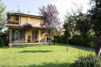 Villa di 110 m² con 5 locali a Massa