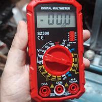 Multimetro digitale con ampio display