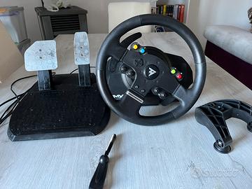 Volante con pedaliera thrustmaster tmx