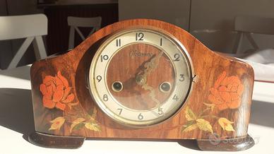 Orologio da tavolo/caminetto in legno funzionante.