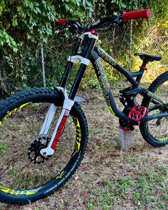 MTB Commencal Downhill