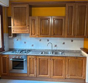 Cucina in legno massello completa