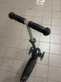 Monopattino bambino kickboard compact  come nuvo