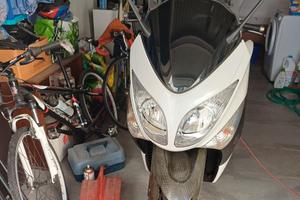 TMAX 500 anno 2010 km 74.000