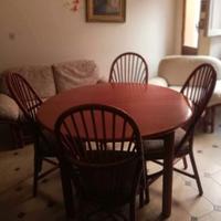 Tavolo allungabile con 4 sedie ciliegio e rattan