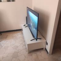 Due sedie poltrone+ mobiletto porta televisione