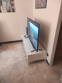 Due sedie poltrone+ mobiletto porta televisione