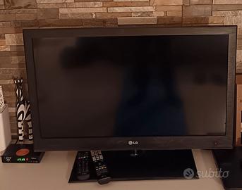 Televisore LCD marca LG con decoder esterno