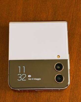 Samsung Galaxy Z Flip 4 128GB Blue + Cover omaggio