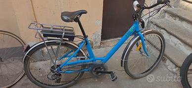 Bicicletta city bike elettrica