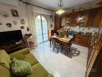 Cucina completa in legno pronta + set da 7 porte p