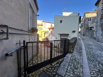 CASA SEMINDIPENDENTE A MONTESARCHIO