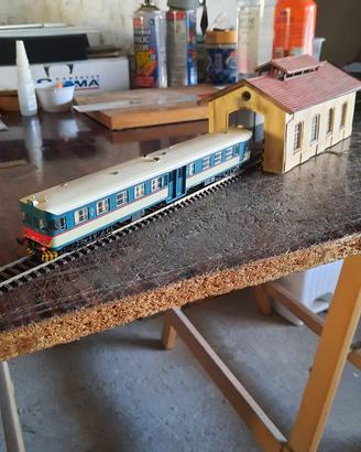 Acc. plastico : rimessa locomotive
