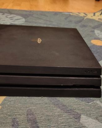 PlayStation 4 pro con un gioco ( God of war Ragnar
