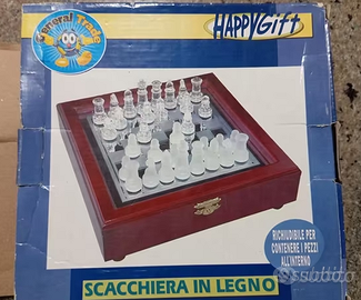 Scacchiera in legno e vetro satinato e lucido