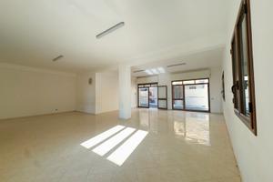 Luminoso Locale 110mq per studio/ufficio/negozio