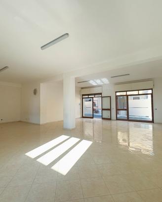 Luminoso Locale 110mq per studio/ufficio/negozio