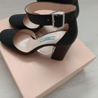 Scarpe decolleté nere con cinturino by PRADA