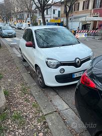 Autoveicolo renault