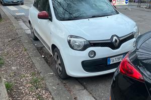 Autoveicolo renault