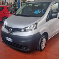 Nissan nv 200