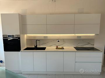 CUCINA IN FENIX CON TOP IN GRES E FORNO DUALCOOK