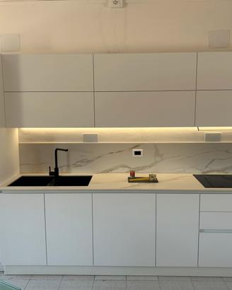 CUCINA IN FENIX CON TOP IN GRES E FORNO DUALCOOK